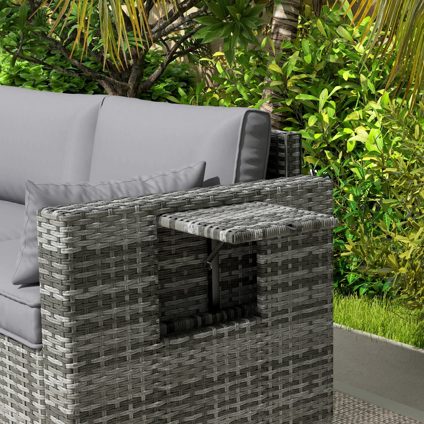 Comfortable 3-person outdoor seating solution
