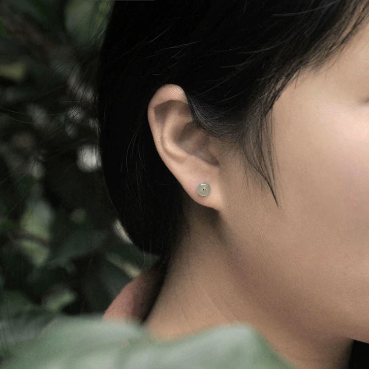 Nanhongshan Tianglinglong 18K Gold Ear - Ring Clip with Jade Emerald - My Web Bazaar