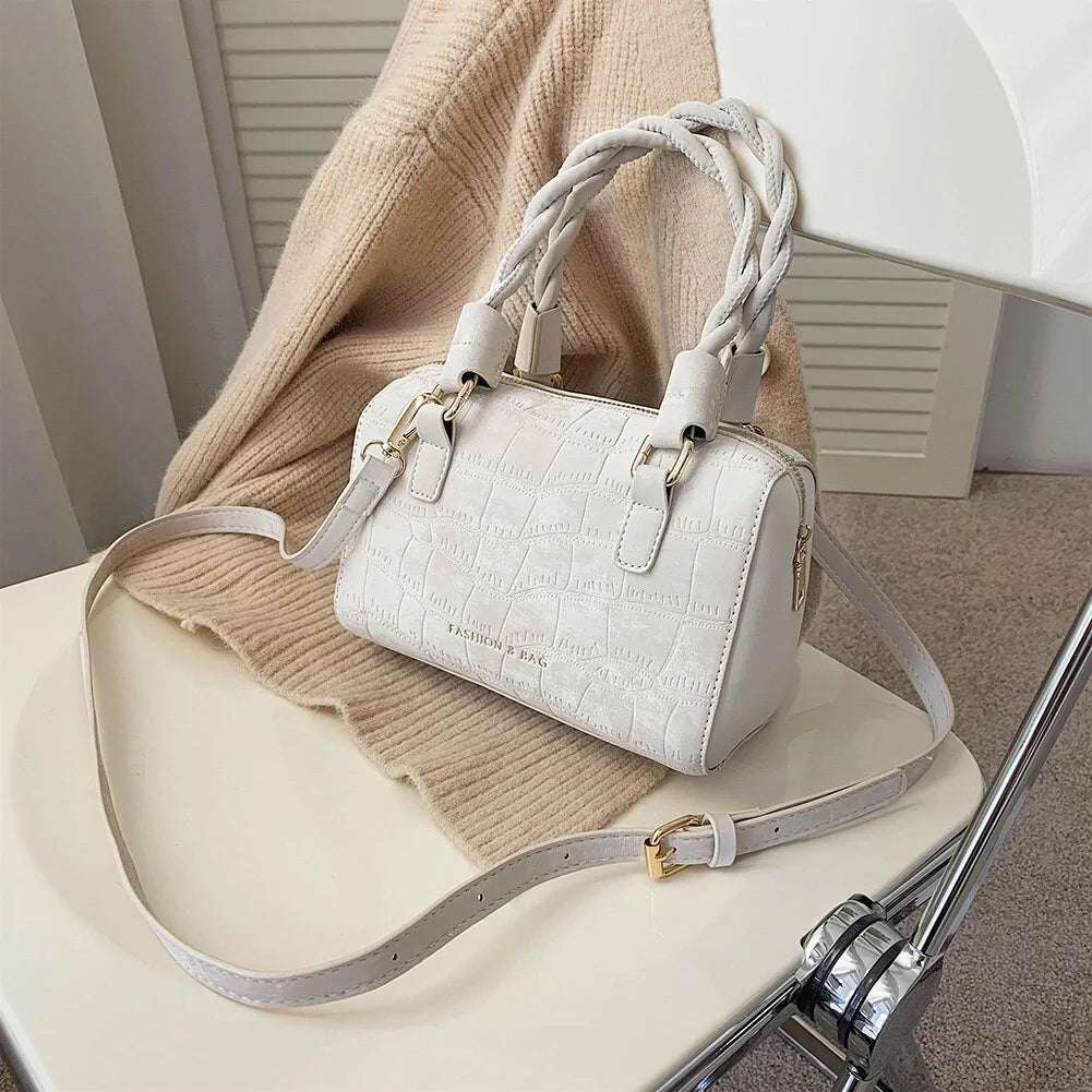 Elegant Lady Chain Travel Handbags | Chic Style for Journeys - My Web Bazaar