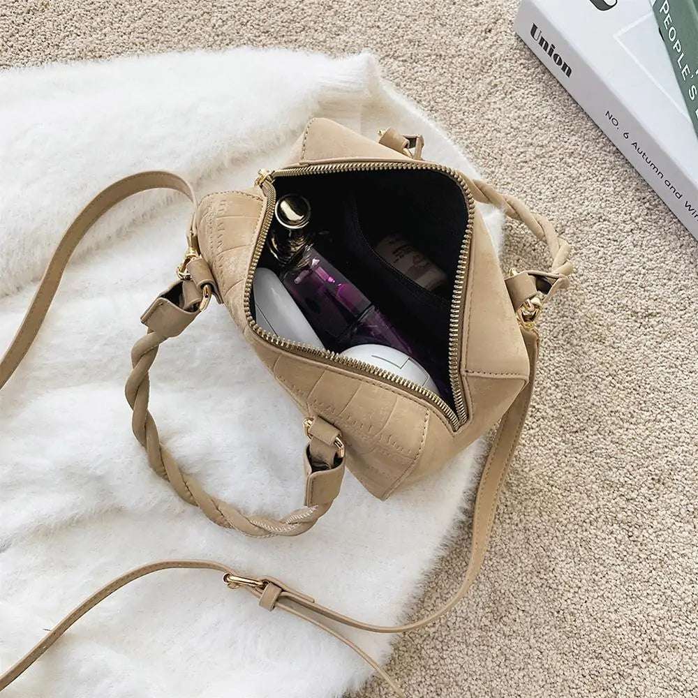 Elegant Lady Chain Travel Handbags | Chic Style for Journeys - My Web Bazaar