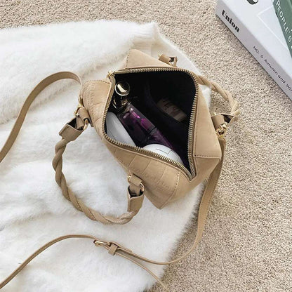 Elegant Lady Chain Travel Handbags | Chic Style for Journeys - My Web Bazaar