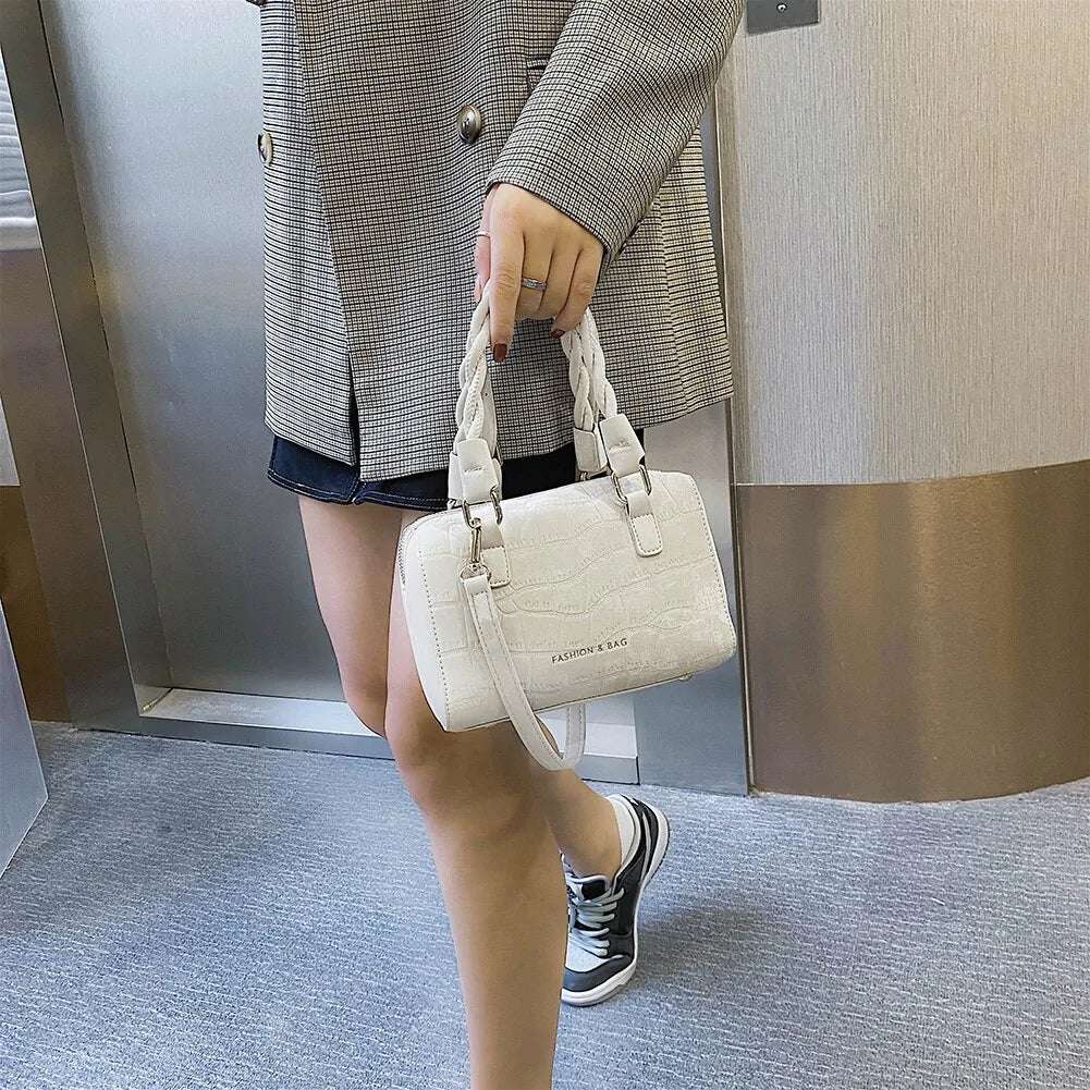 Elegant Lady Chain Travel Handbags | Chic Style for Journeys - My Web Bazaar