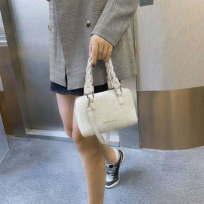 Elegant Lady Chain Travel Handbags | Chic Style for Journeys - My Web Bazaar